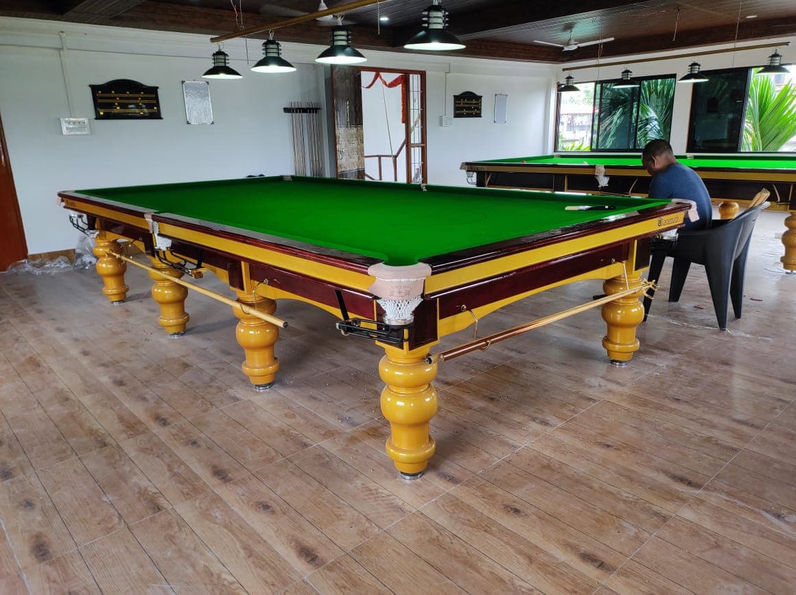 SNOOKER TABLE -GOLD - image 1